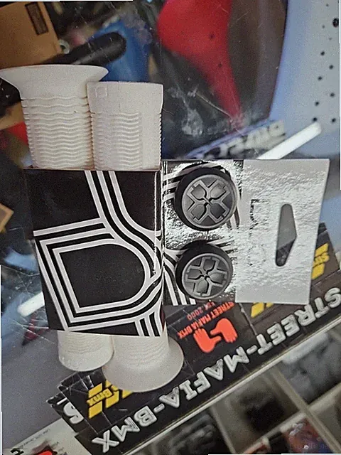 DUO WHITE BMX BIKE GRIPS SOFT MARTINEZ TNEZ +bar ends SE GT HARO HUTCH CW DK NEW